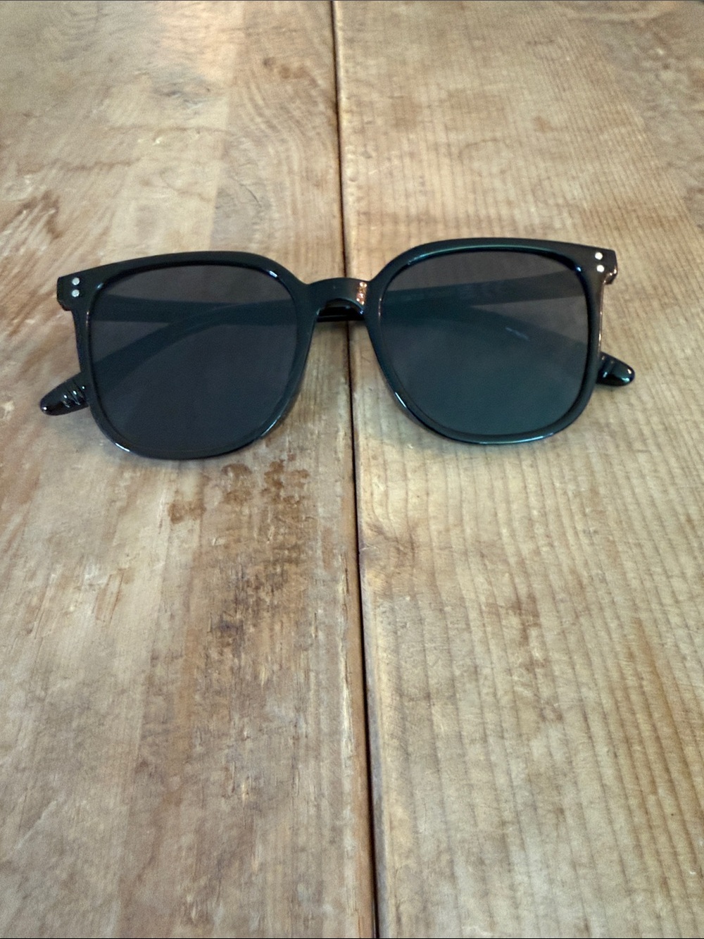Women's Classic Black Square Sunglasses - Sleek Everyday Shades